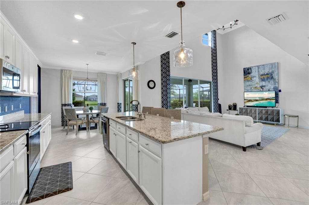2369 Tangerine Ln, Naples, FL 34120-4