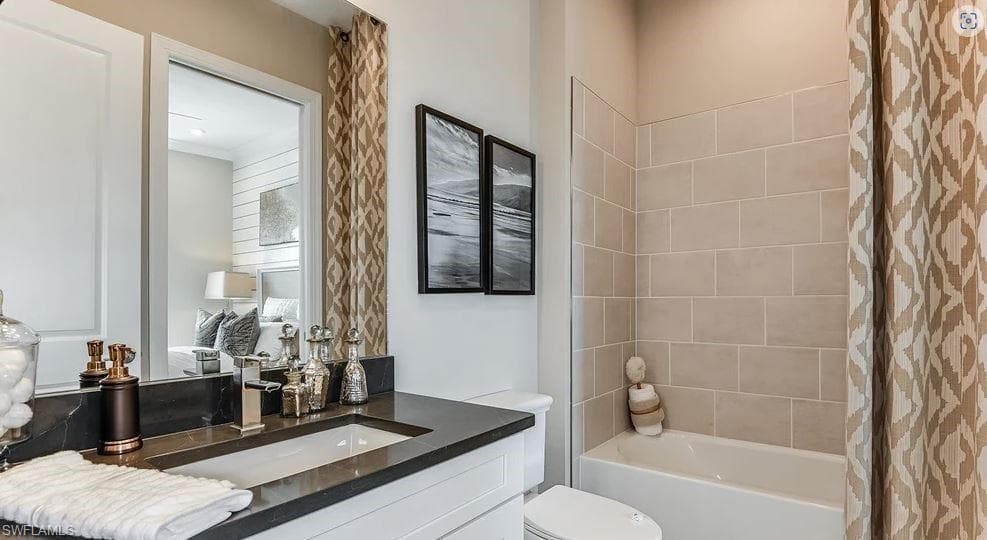 15320 Lucerna St 203, Naples, FL 34114-13