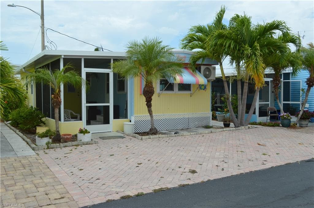 414 Papaya St C, Goodland, FL 34140-2