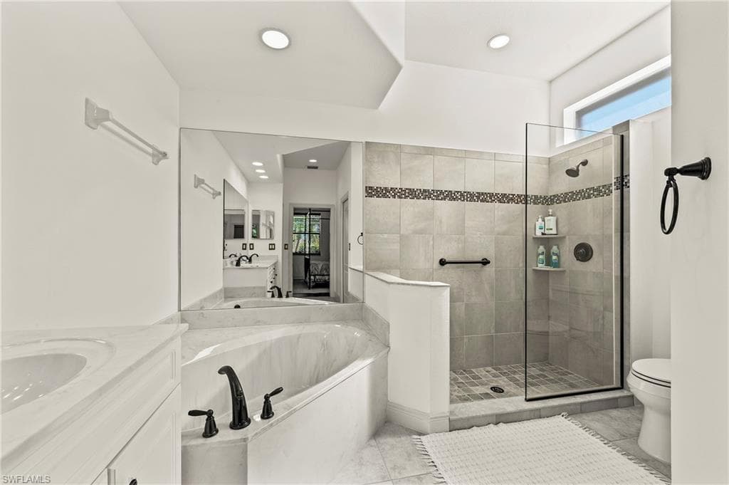8599 Ibis Cove Cir, Naples, FL 34119-14