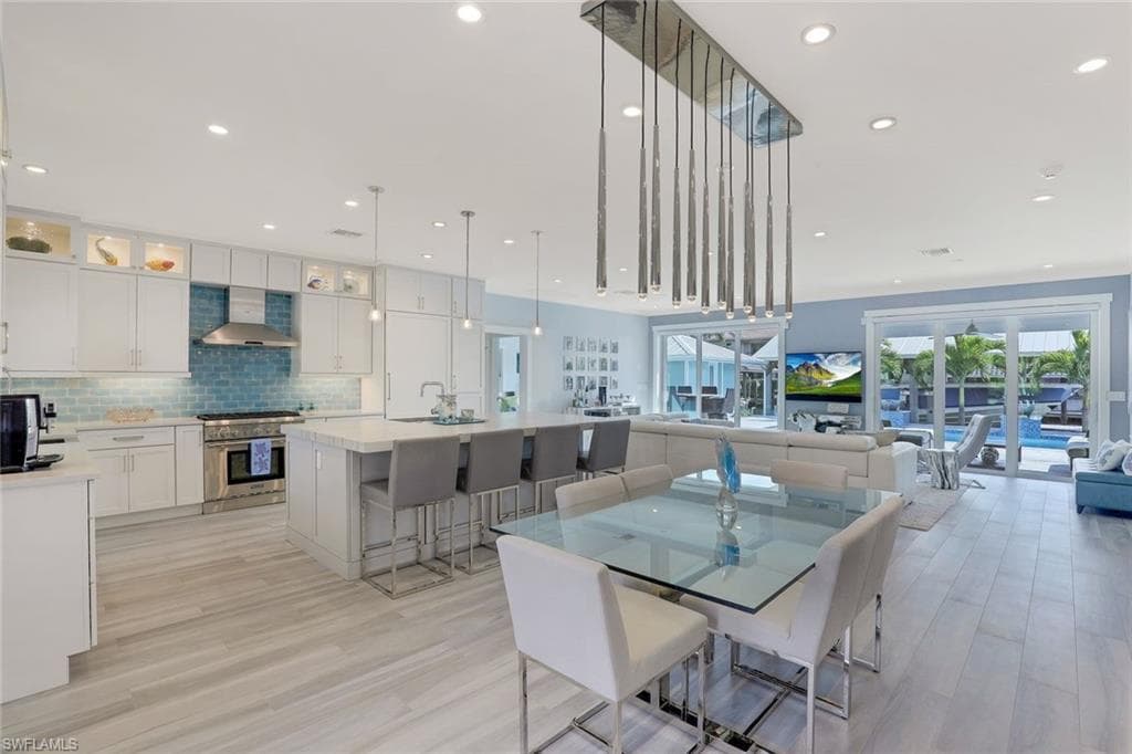 180 Channel Dr, Naples, FL 34108-8