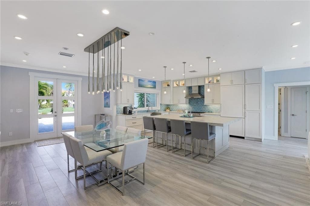 180 Channel Dr, Naples, FL 34108-10