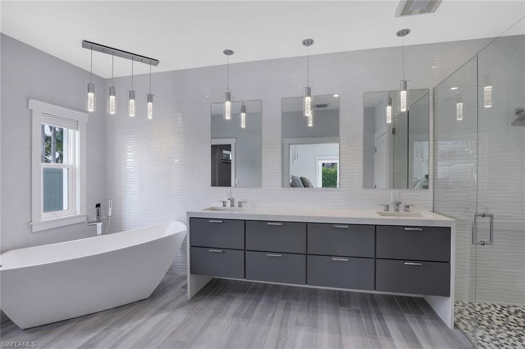 180 Channel Dr, Naples, FL 34108-20