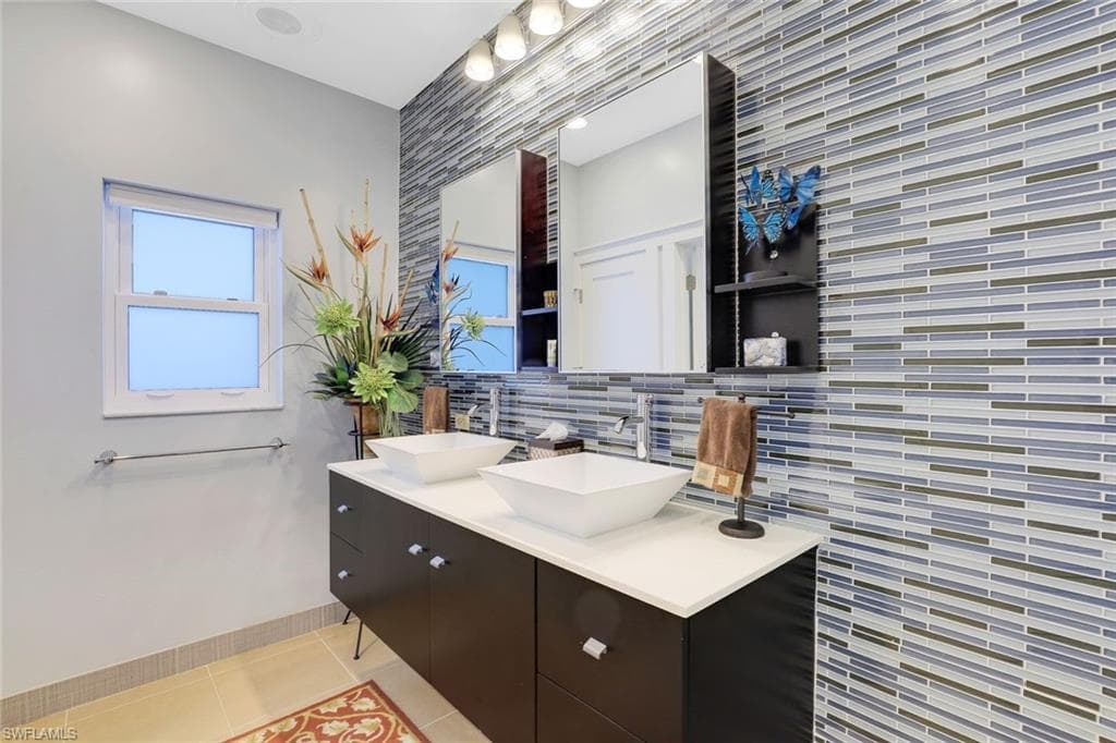 180 Channel Dr, Naples, FL 34108-22