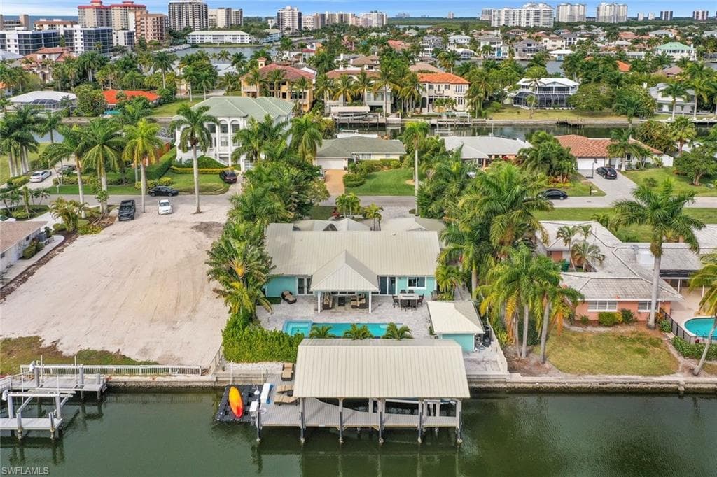 180 Channel Dr, Naples, FL 34108-27