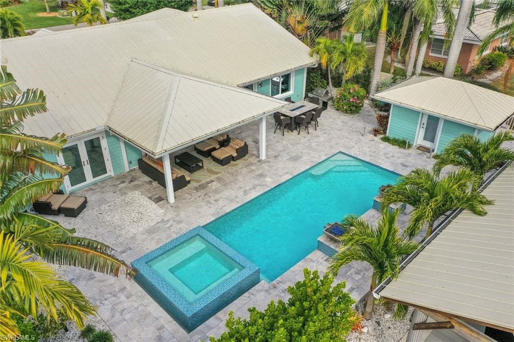 180 Channel Dr, Naples, FL 34108-28