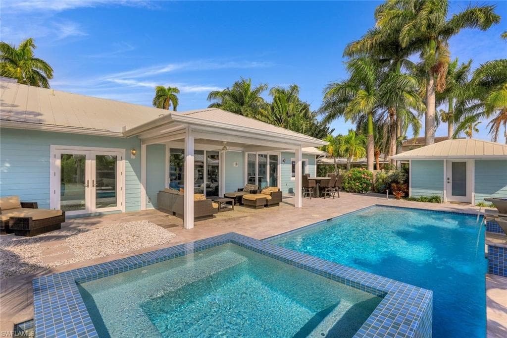 180 Channel Dr, Naples, FL 34108-29