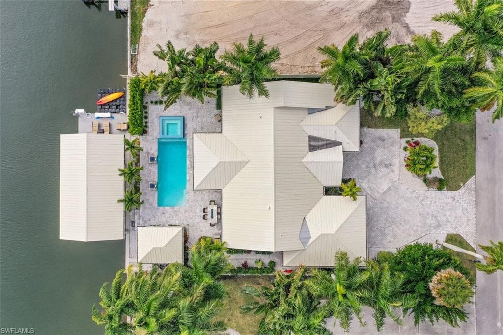 180 Channel Dr, Naples, FL 34108-30