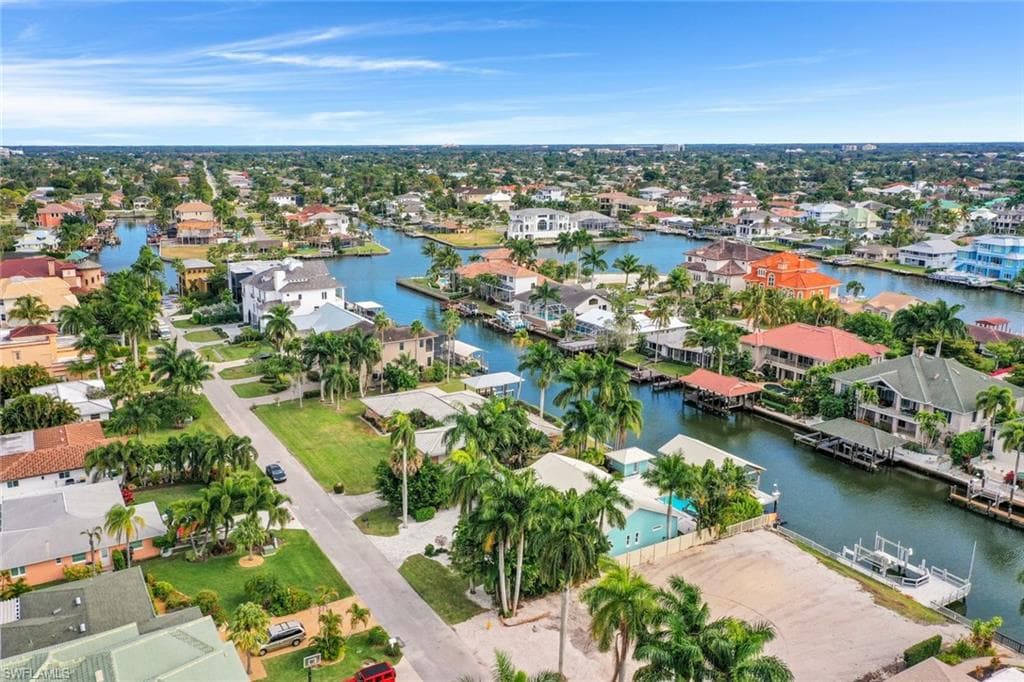 180 Channel Dr, Naples, FL 34108-33