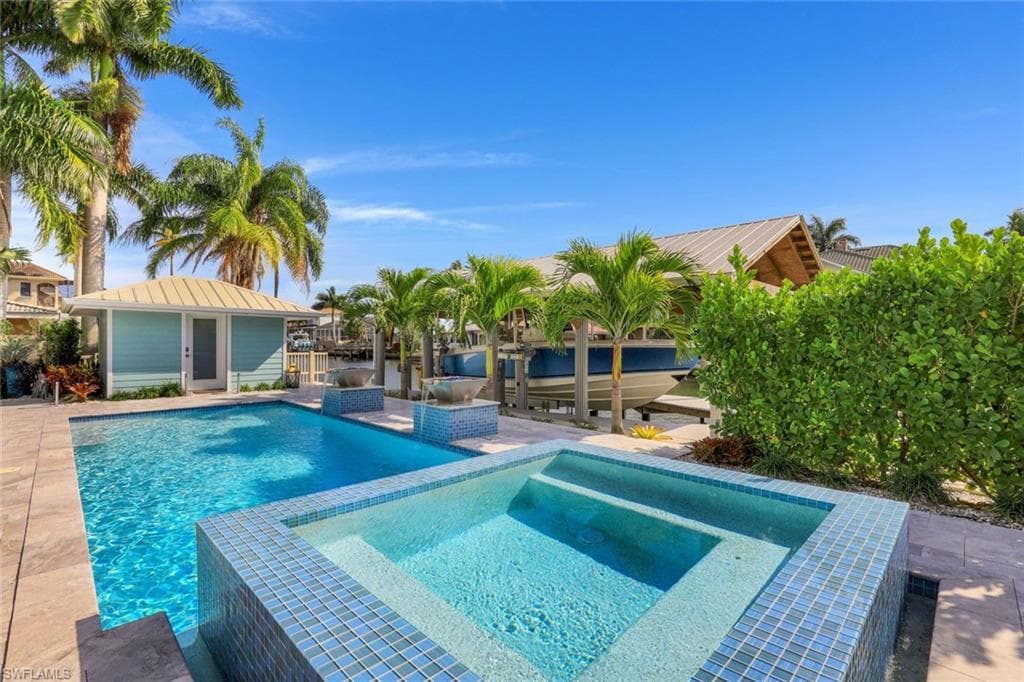 180 Channel Dr, Naples, FL 34108-3