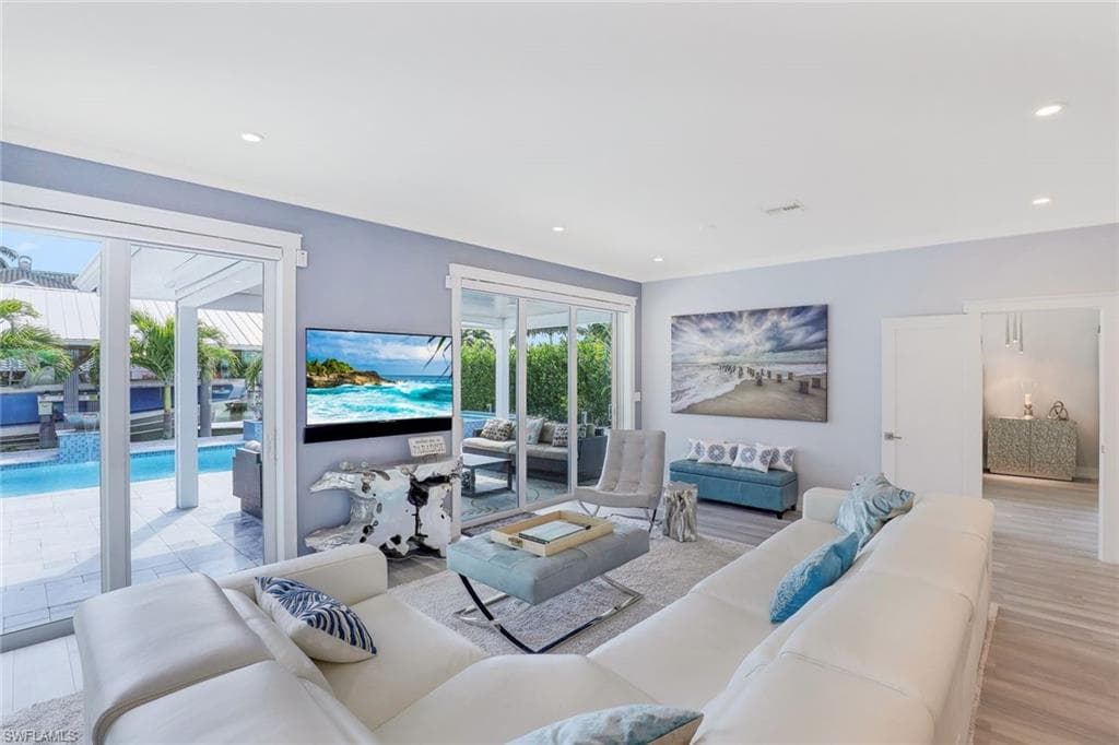 180 Channel Dr, Naples, FL 34108-5