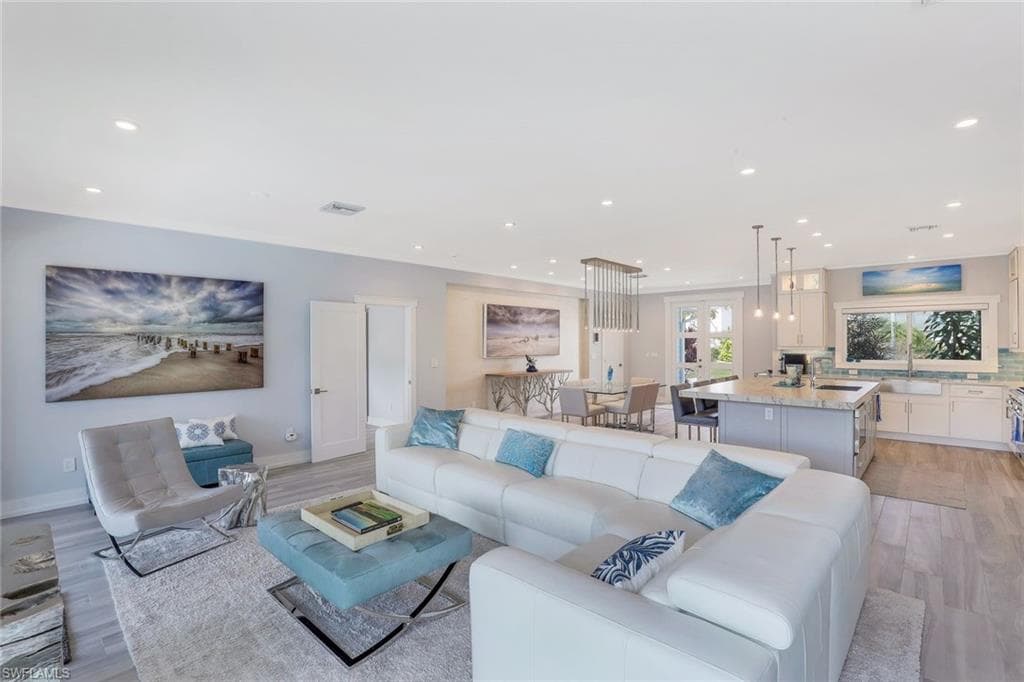 180 Channel Dr, Naples, FL 34108-7