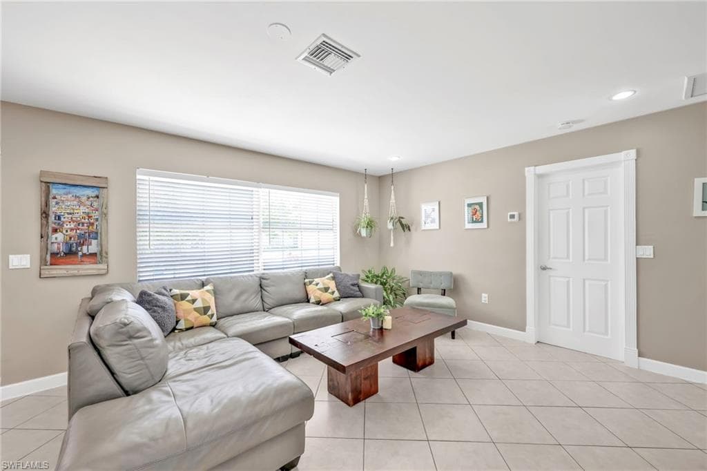 5397 25th Ave SW, Naples, FL 34116-9