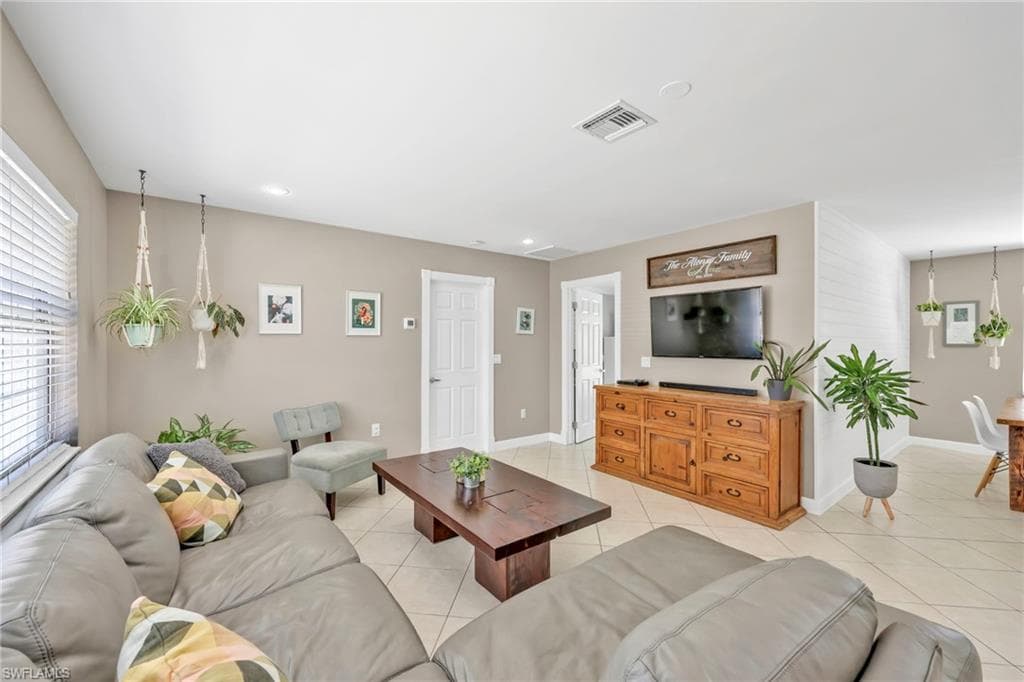 5397 25th Ave SW, Naples, FL 34116-8
