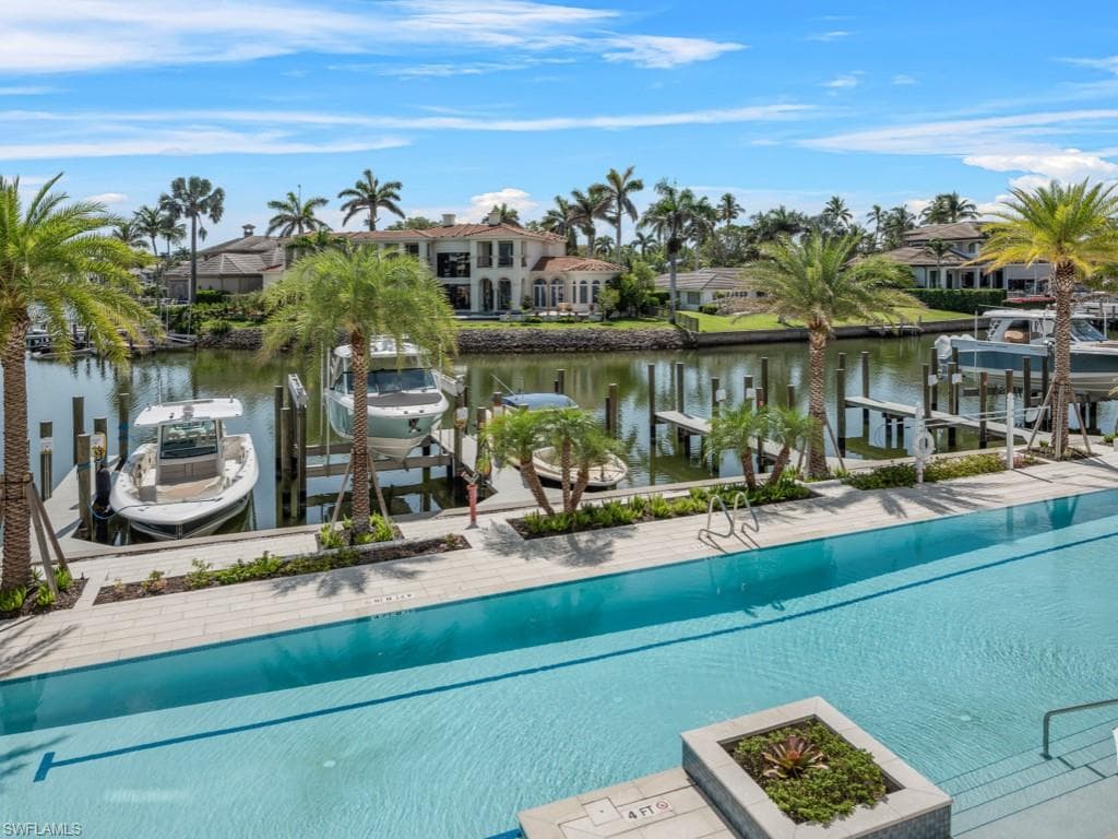 1820 Gulf Shore Blvd N 202, Naples, FL 34102-10