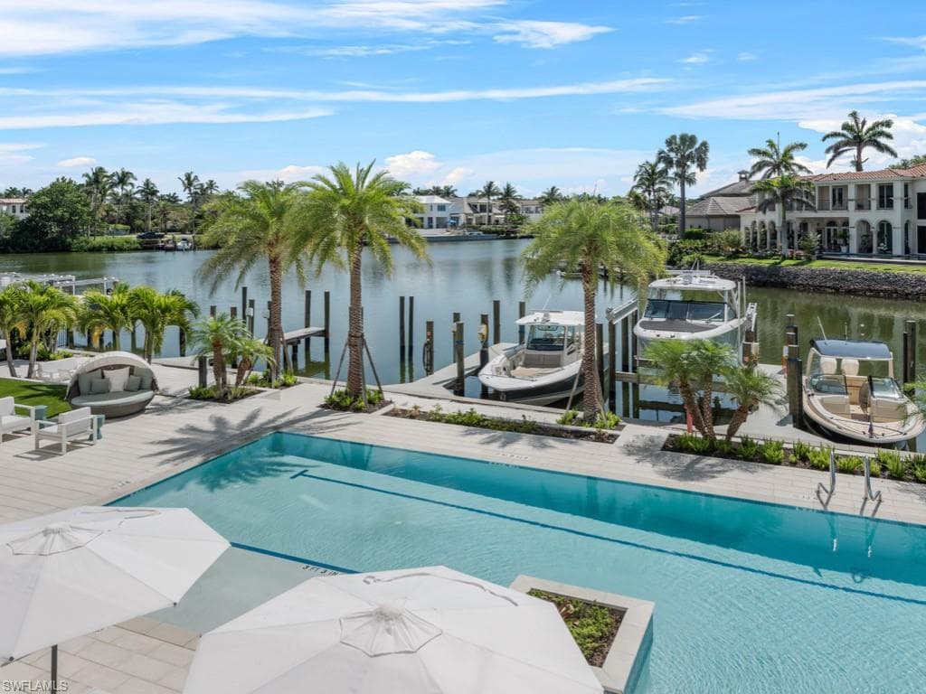 1820 Gulf Shore Blvd N 202, Naples, FL 34102-11