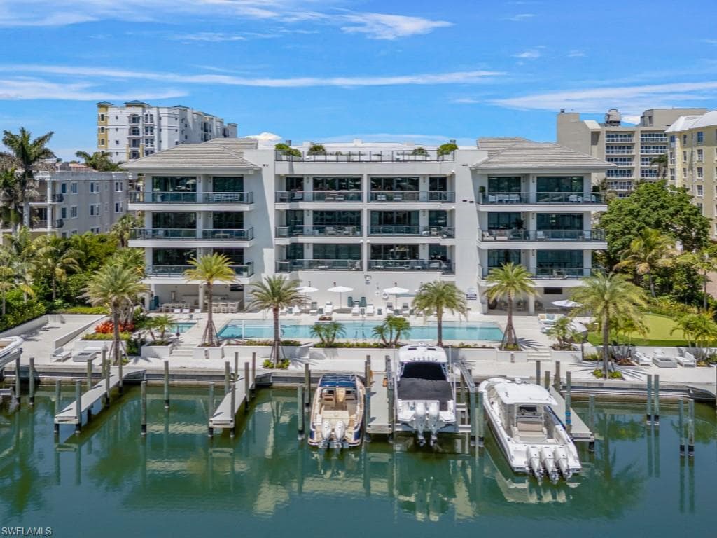 1820 Gulf Shore Blvd N 202, Naples, FL 34102-1