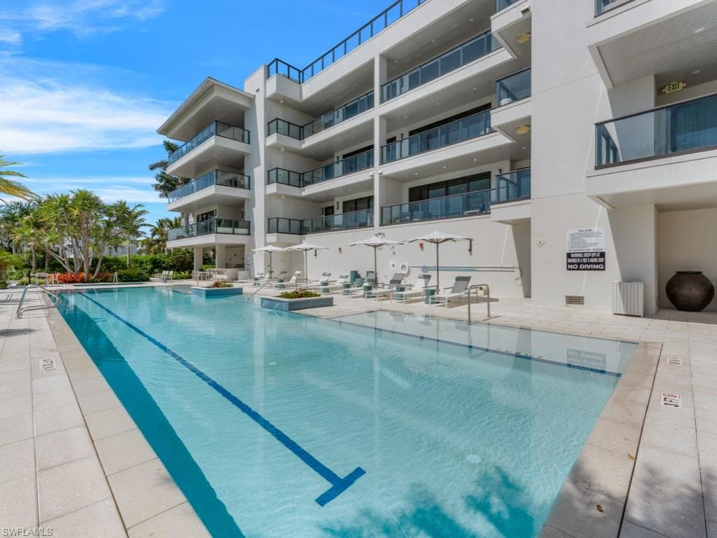 1820 Gulf Shore Blvd N 202, Naples, FL 34102-36
