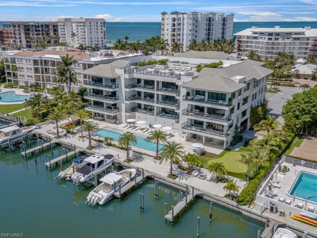 1820 Gulf Shore Blvd N 202, Naples, FL 34102-2