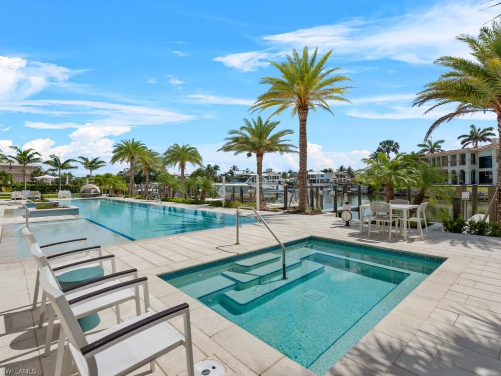 1820 Gulf Shore Blvd N 202, Naples, FL 34102-38
