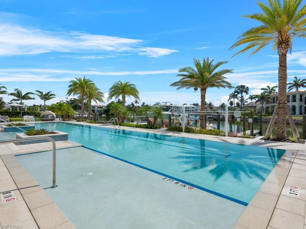 1820 Gulf Shore Blvd N 202, Naples, FL 34102-39