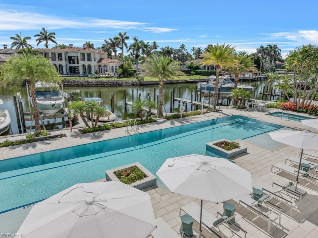 1820 Gulf Shore Blvd N 202, Naples, FL 34102-40