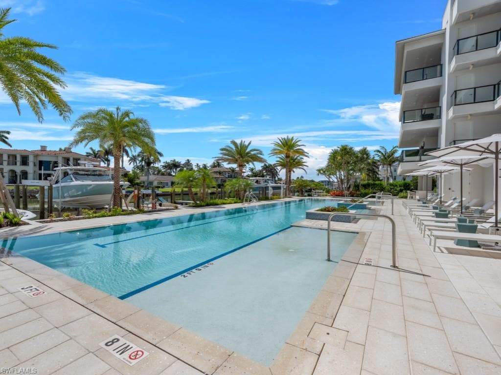 1820 Gulf Shore Blvd N 202, Naples, FL 34102-41