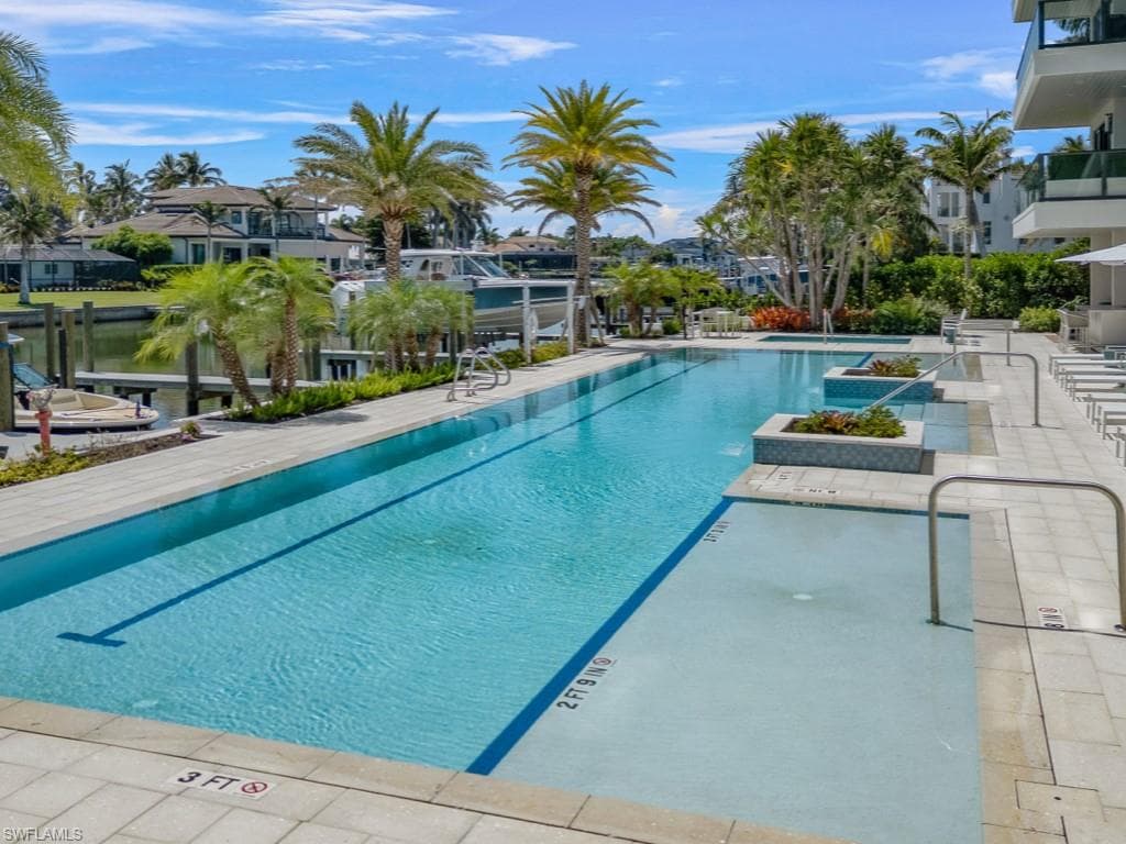 1820 Gulf Shore Blvd N 202, Naples, FL 34102-42