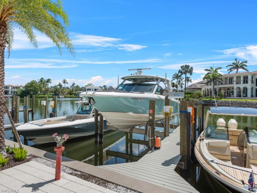 1820 Gulf Shore Blvd N 202, Naples, FL 34102-43