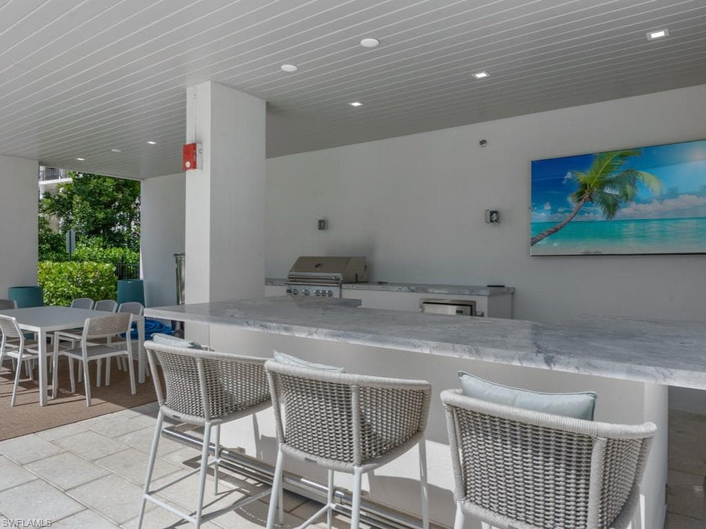 1820 Gulf Shore Blvd N 202, Naples, FL 34102-44