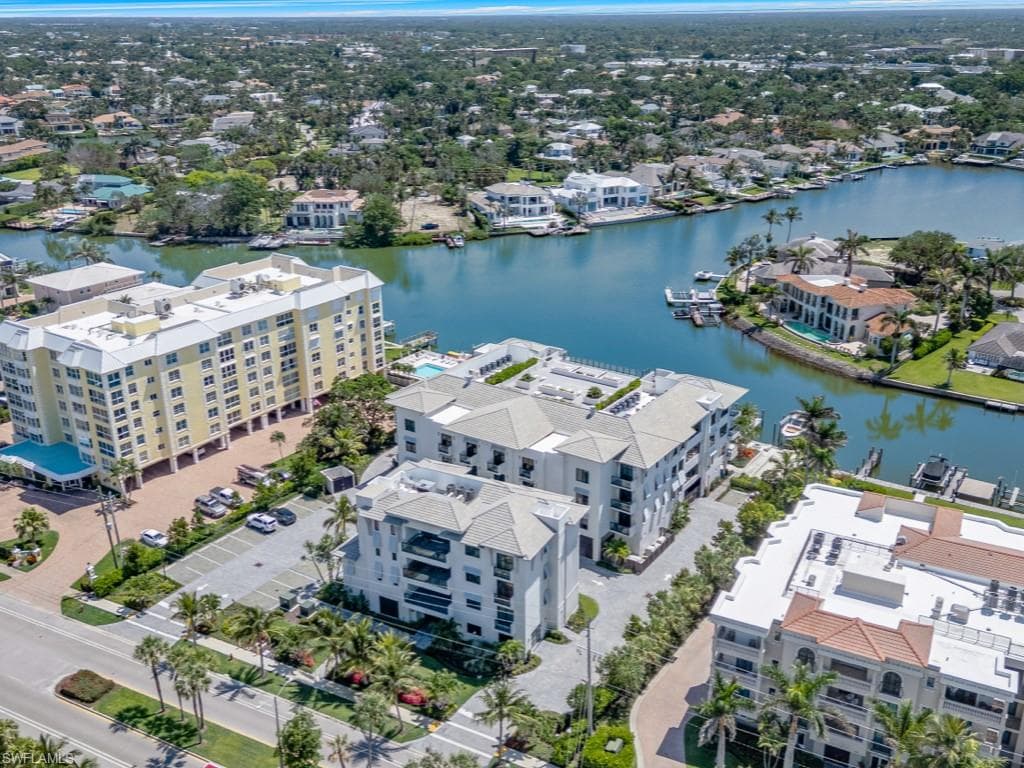 1820 Gulf Shore Blvd N 202, Naples, FL 34102-45