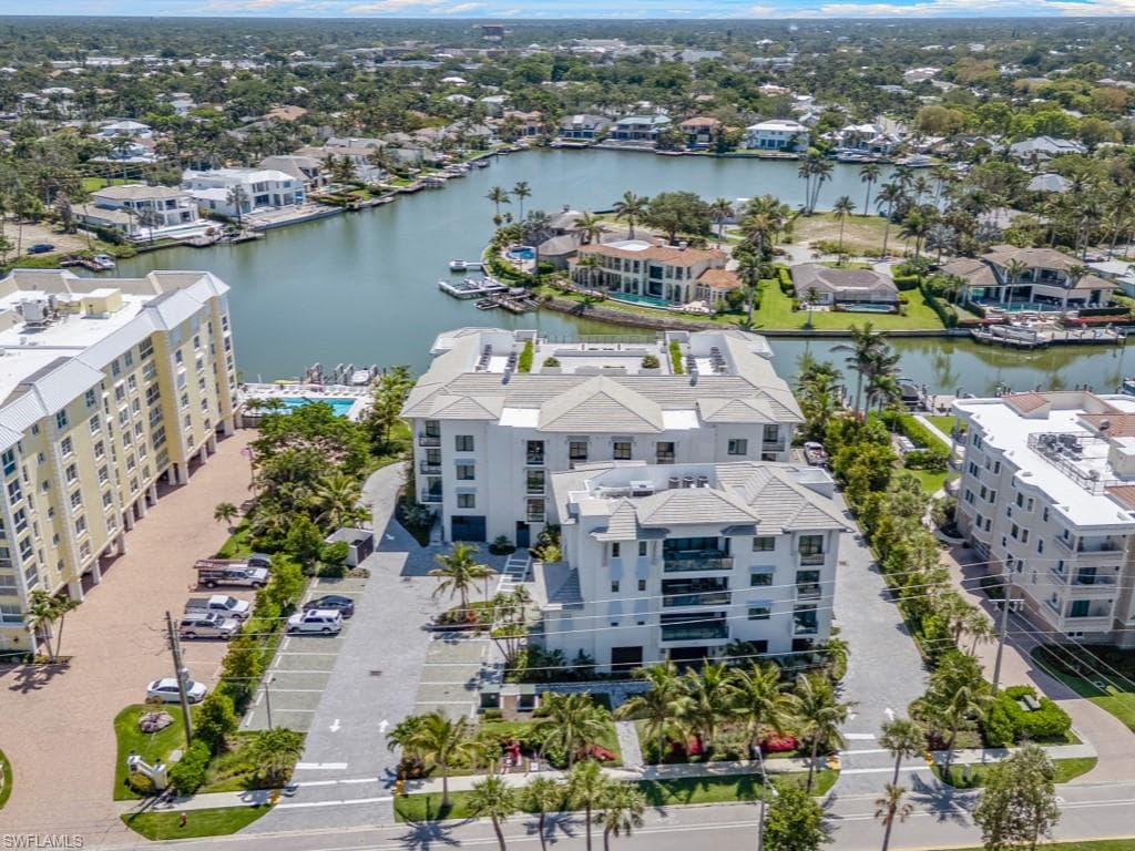 1820 Gulf Shore Blvd N 202, Naples, FL 34102-47