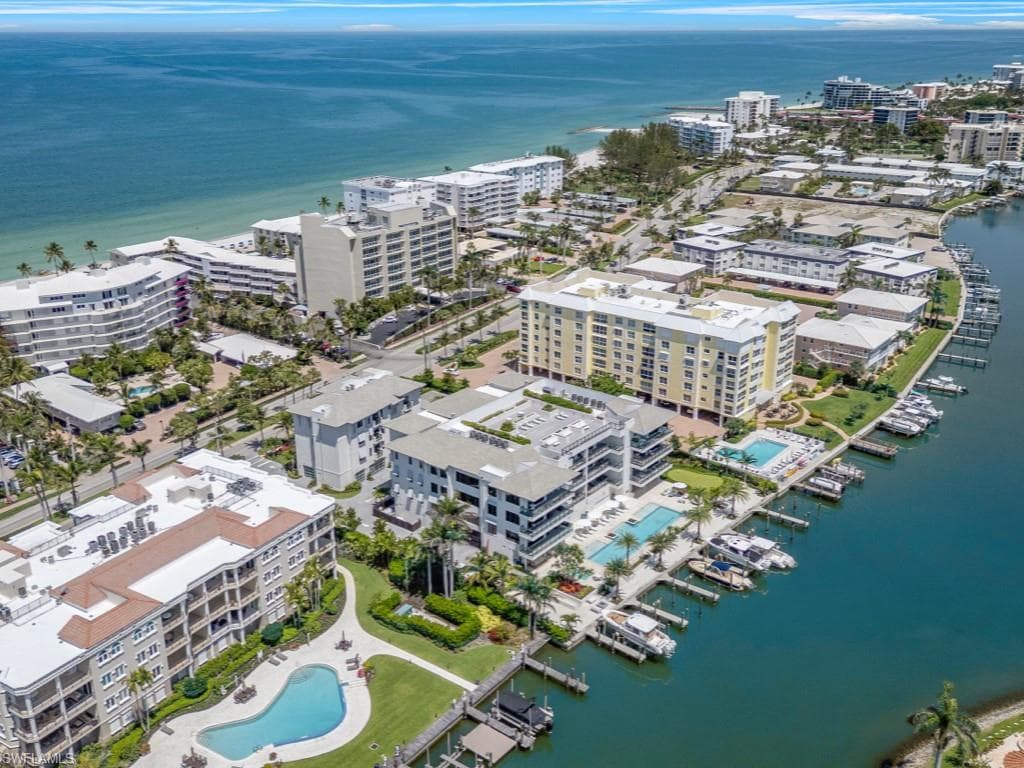 1820 Gulf Shore Blvd N 202, Naples, FL 34102-4