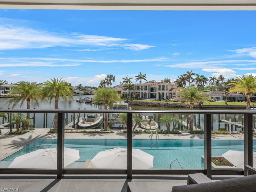 1820 Gulf Shore Blvd N 202, Naples, FL 34102-6