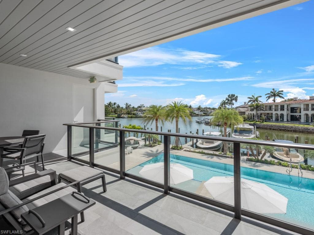 1820 Gulf Shore Blvd N 202, Naples, FL 34102-7