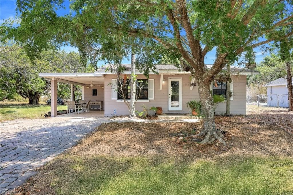 3163 Caledonia Ave, Naples, FL 34112-2