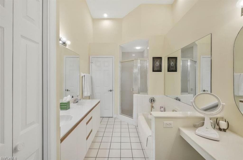 2305 Hidden Lake Dr 3704, Naples, FL 34112-12