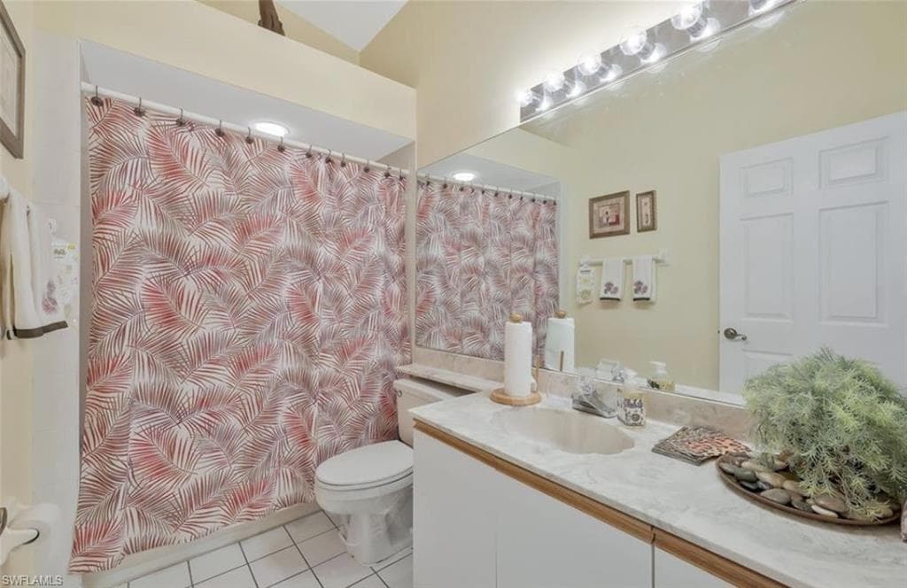 2305 Hidden Lake Dr 3704, Naples, FL 34112-14