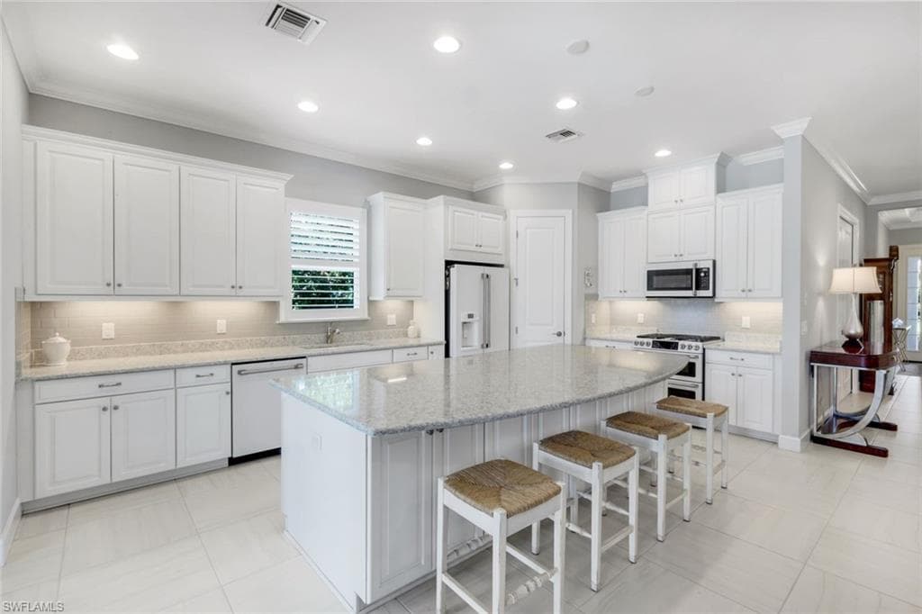 8396 Promoso Ct, Naples, FL 34114-16