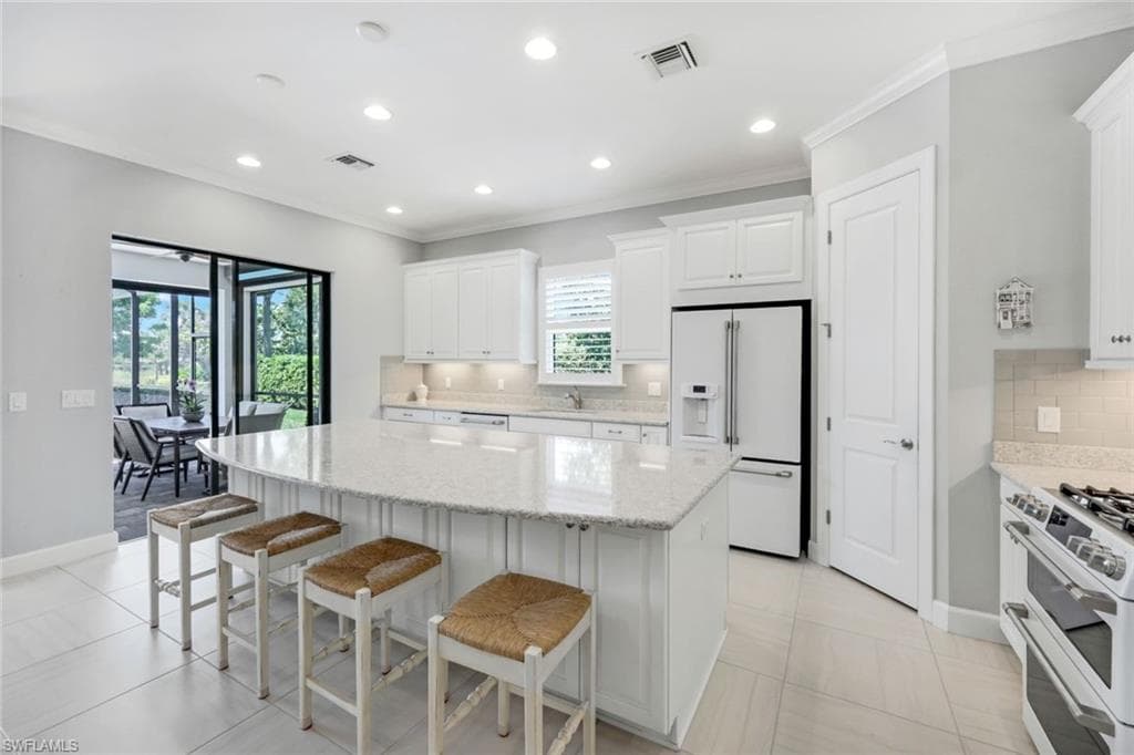8396 Promoso Ct, Naples, FL 34114-1