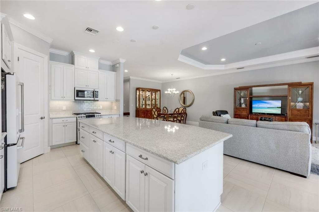 8396 Promoso Ct, Naples, FL 34114-19