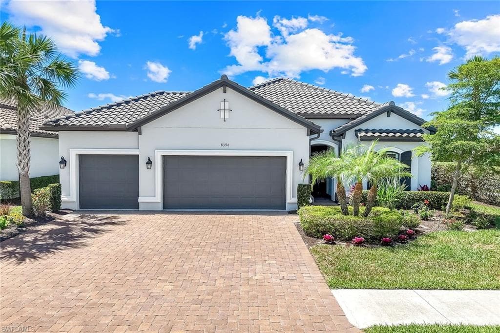 8396 Promoso Ct, Naples, FL 34114-3