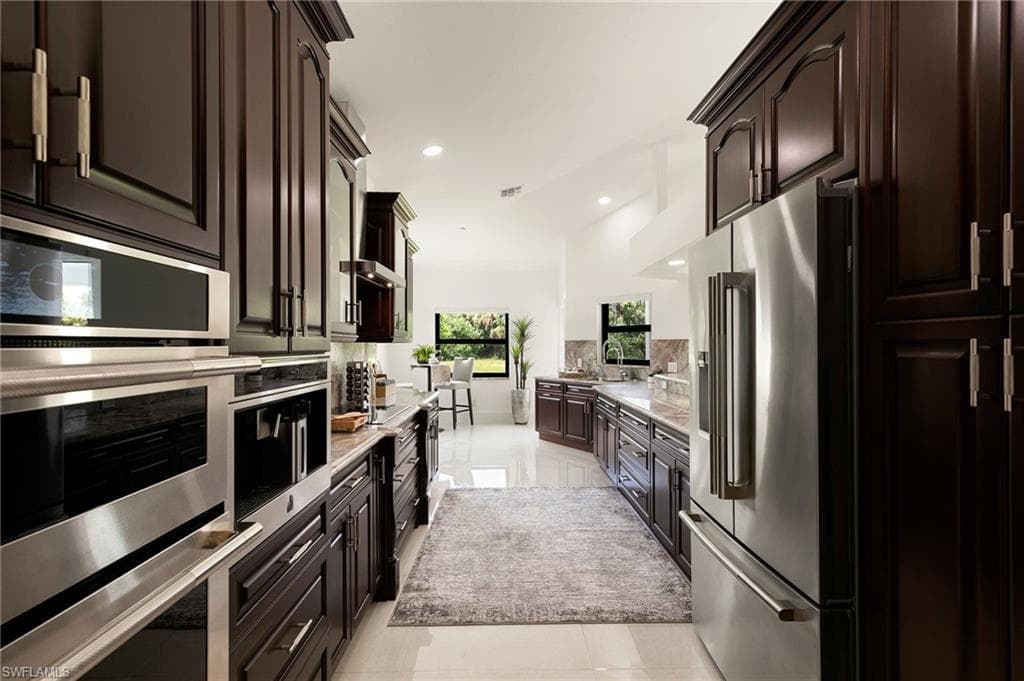 221 10th St SE, Naples, FL 34117-11