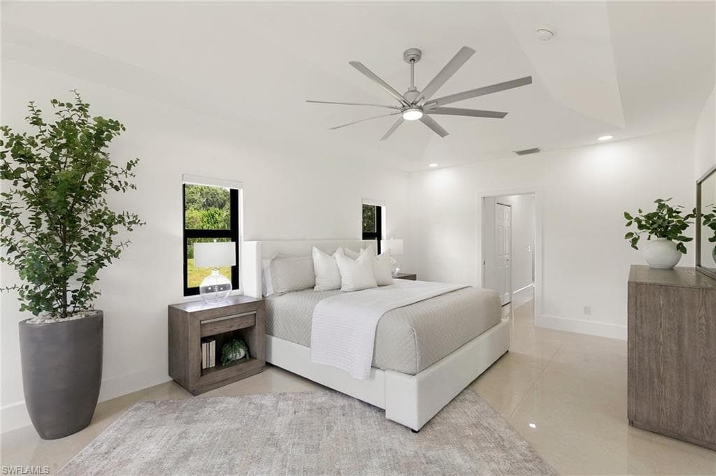 221 10th St SE, Naples, FL 34117-18