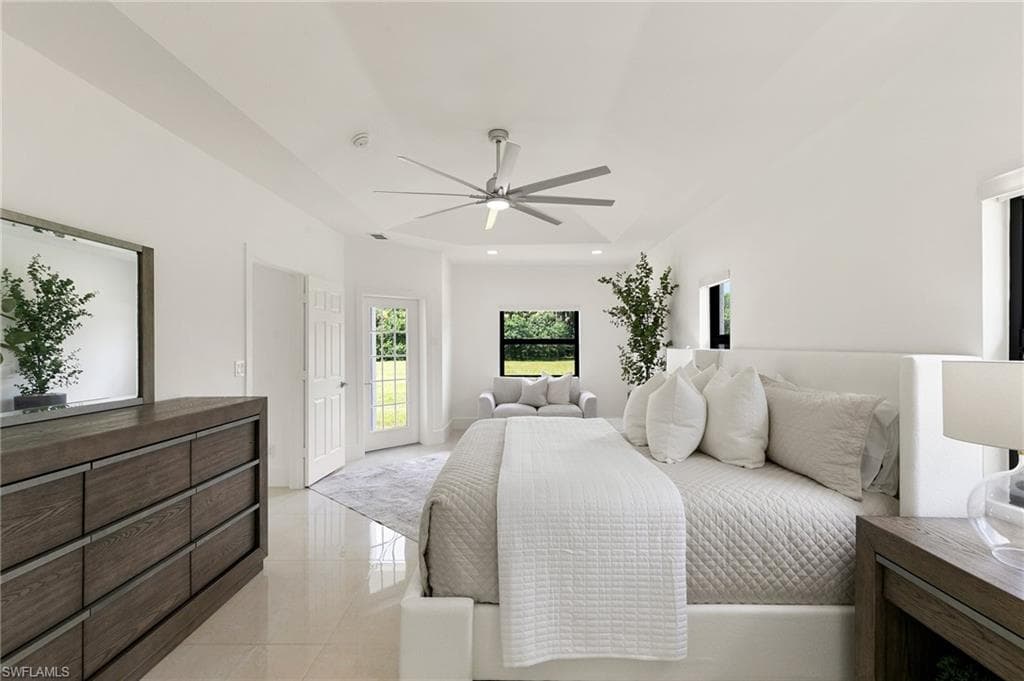 221 10th St SE, Naples, FL 34117-19