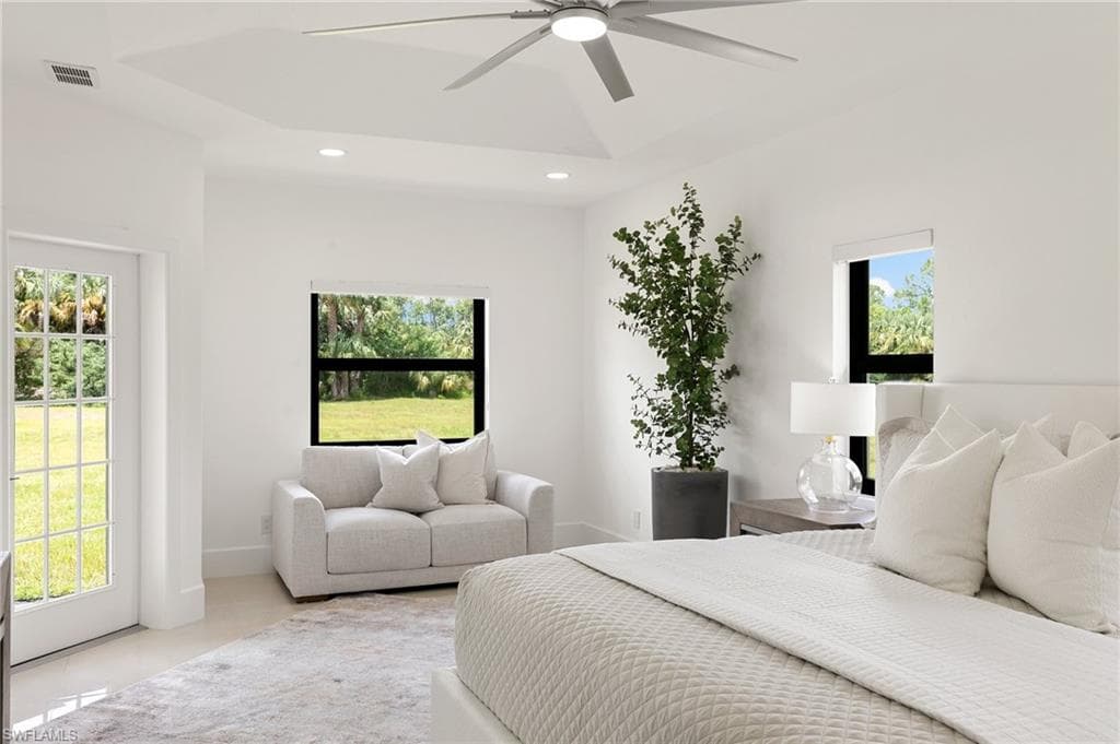 221 10th St SE, Naples, FL 34117-20