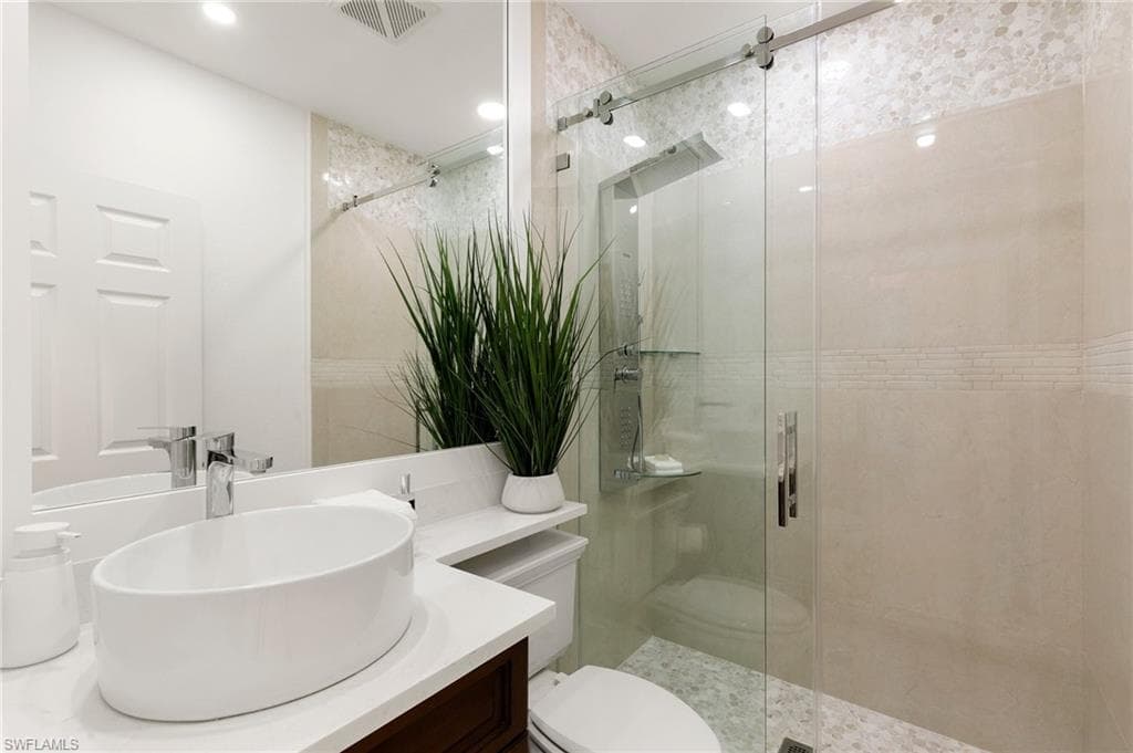 221 10th St SE, Naples, FL 34117-26