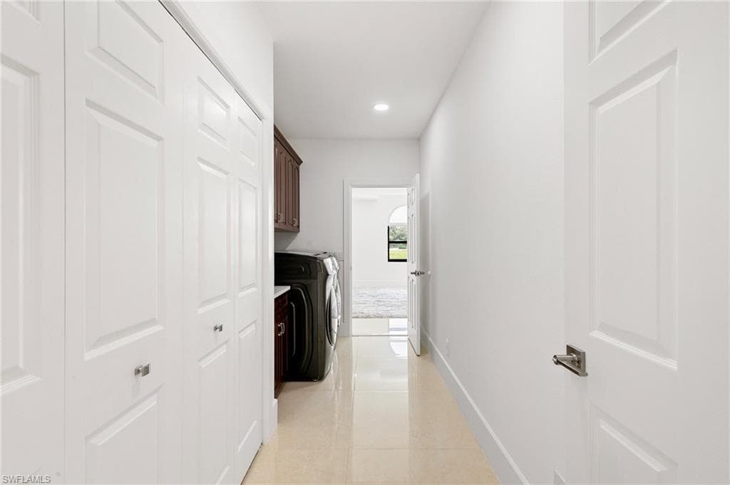 221 10th St SE, Naples, FL 34117-30