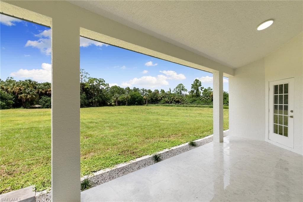 221 10th St SE, Naples, FL 34117-31