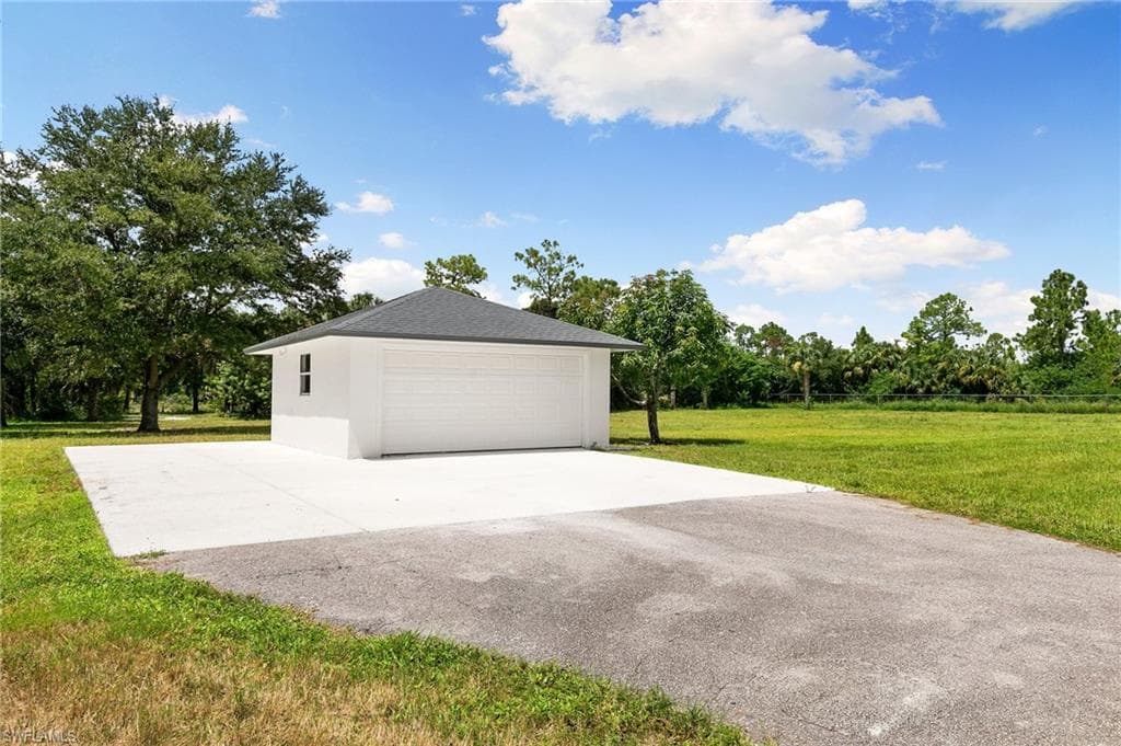 221 10th St SE, Naples, FL 34117-32